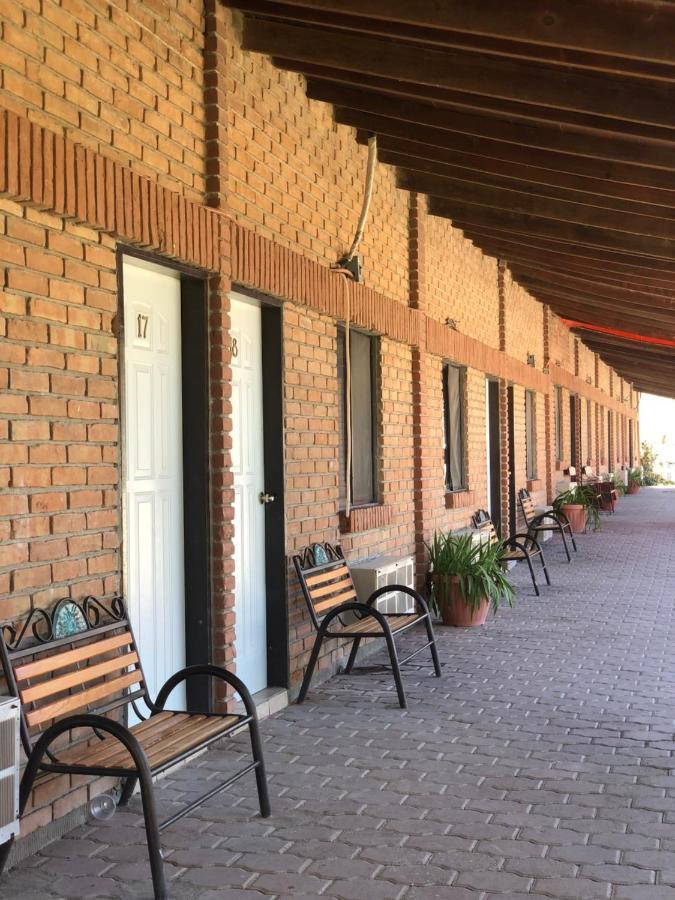 Hotel Y Balneario Ojo Caliente Camargo Exteriör bild
